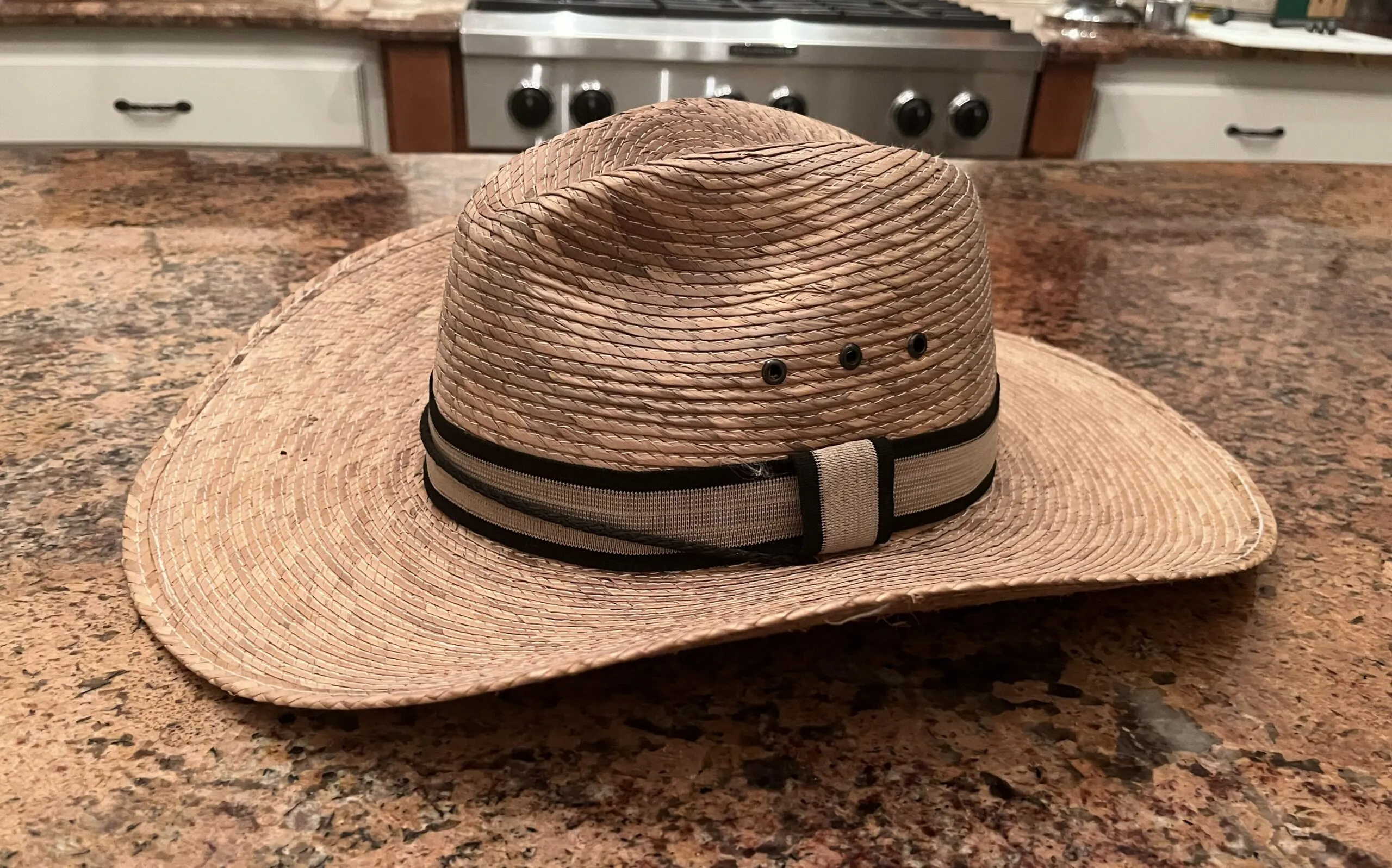 Imagen de un sombrero de vaquero de paja.